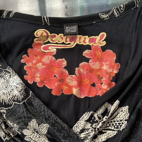 Desigual dress size small. V-neck with tie-back - Picture 6 of 11